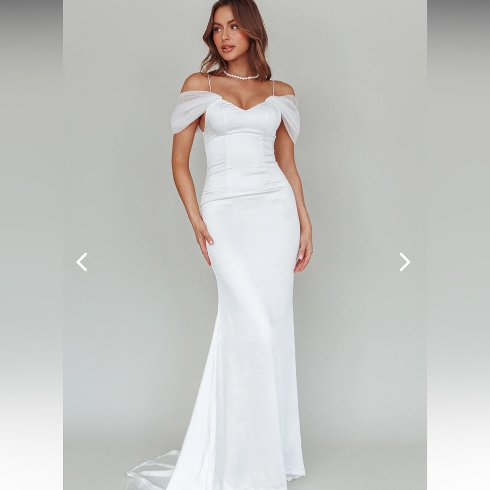 Keila Off-Shoulder Maxi White